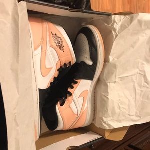 Air Jordan’s Mids men size 9.5 and woman size is 8.5